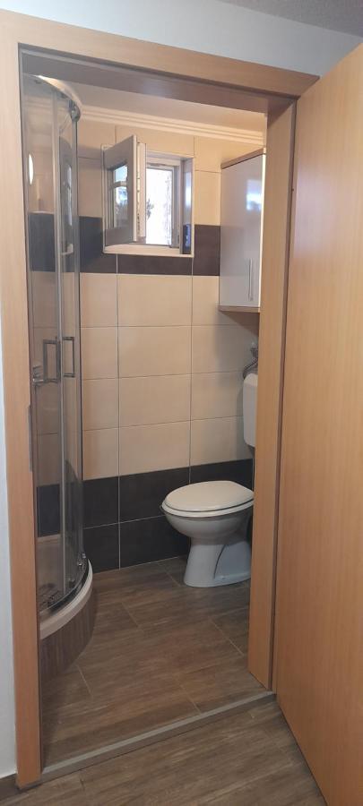 Studio Apartman Dezire Buje Exteriör bild