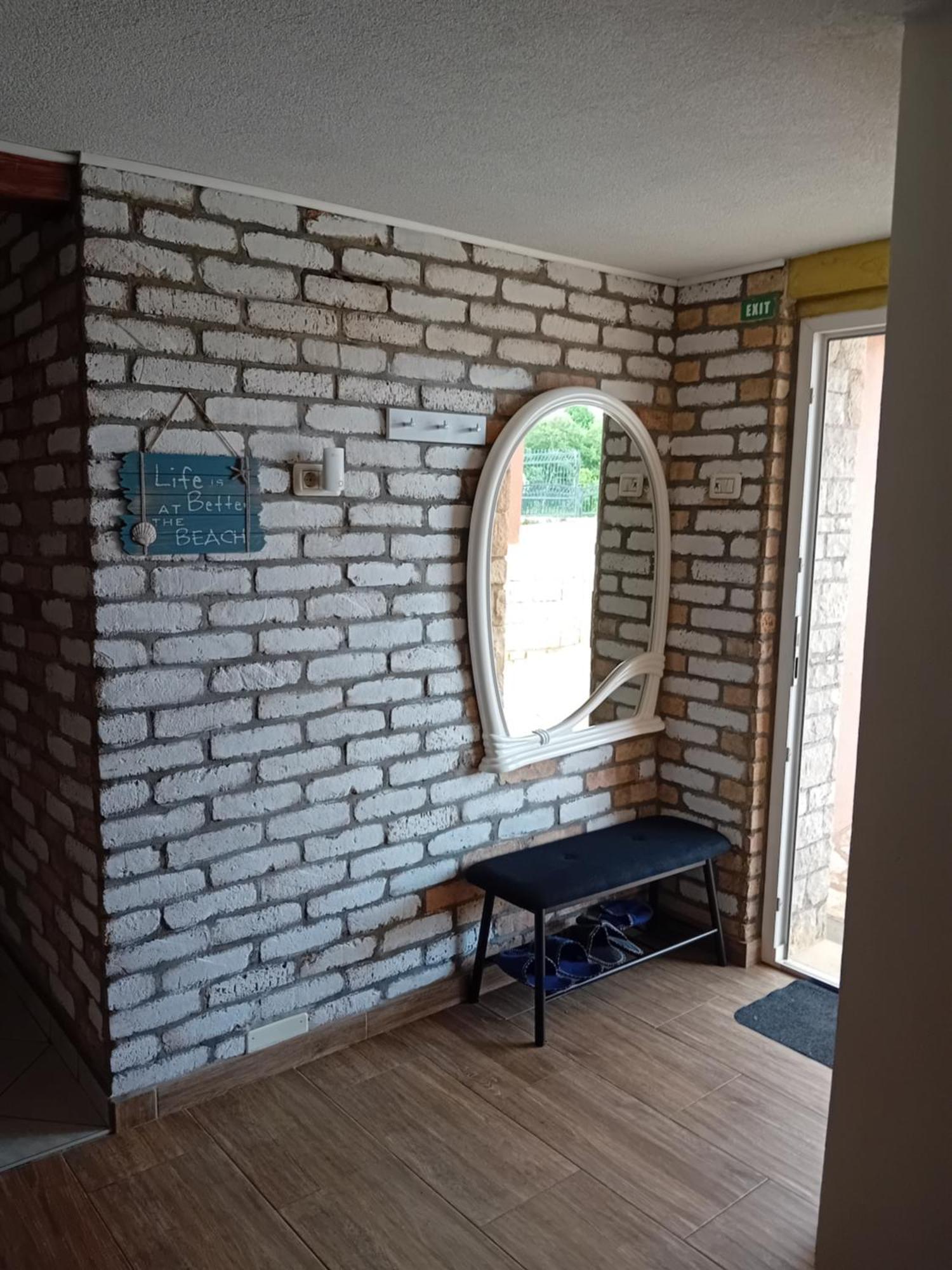 Studio Apartman Dezire Buje Exteriör bild